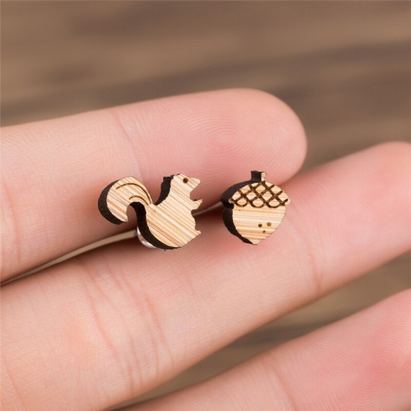 "Autumn Vibes" Squirrel & Acorn Handmade Earrings - Picture 3 of 3